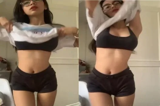 Quan hệ Việt Nam sinh viên ngực lớn